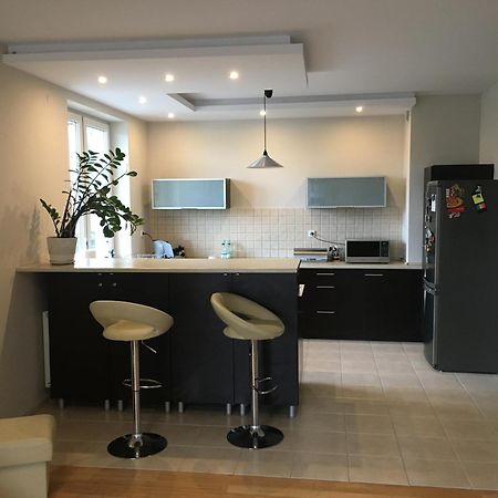 Apartament W Wesolej Varsó Kültér fotó