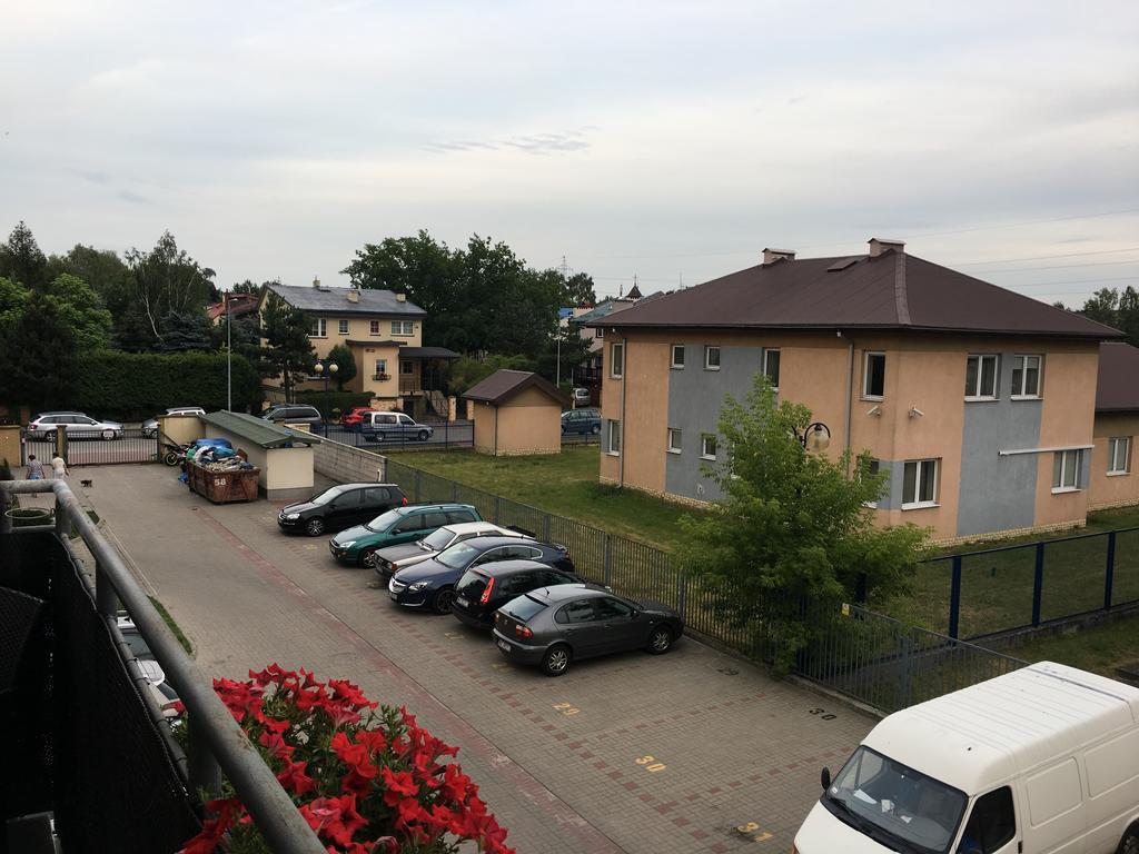 Apartament W Wesolej Varsó Kültér fotó
